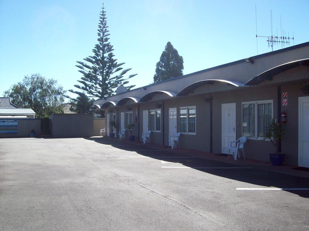 Bentons Motel Levin Bagian luar foto